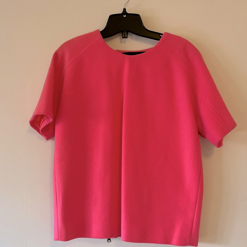 Designers remix wool fuchsia top with zip detail on the back